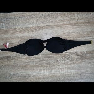 Strapless bikini top.